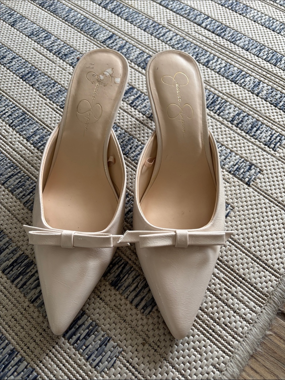 Jessica Simpson Cream Pointed-Toe Bow Mules